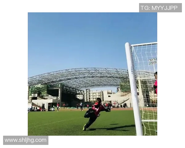 杨娜独家揭秘足球技巧与心得分享助你提升球技的秘诀